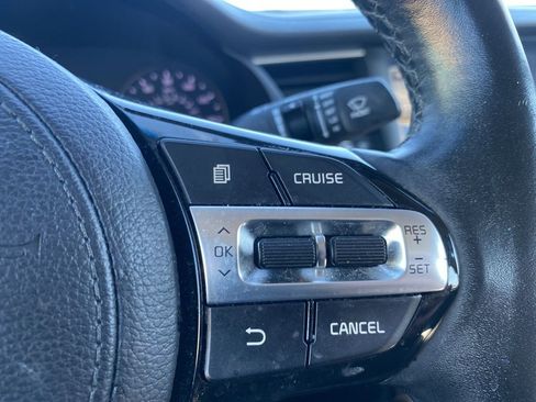 Used 2017 Kia Cadenza Premium w/ Luxury Package image 26