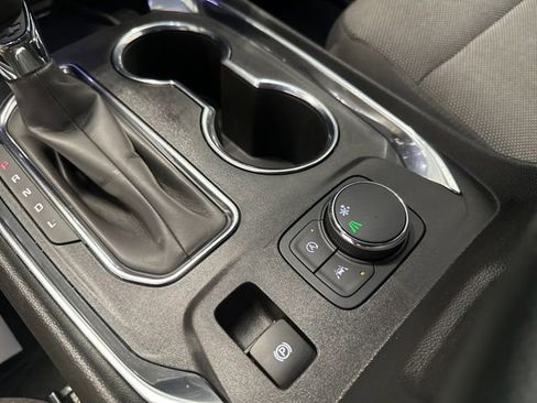 Used 2023 Chevrolet Traverse LT FWD image 28