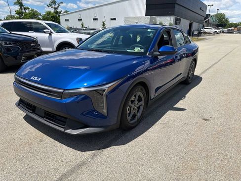 Certified 2025 Kia K4 FWD image 3