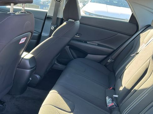 Used 2025 Hyundai Elantra SEL image 23
