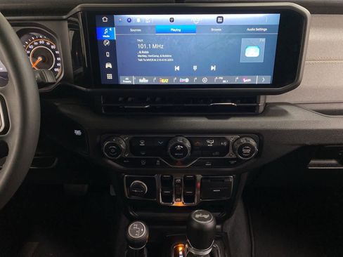 Used 2024 Jeep Wrangler Sport S image 24