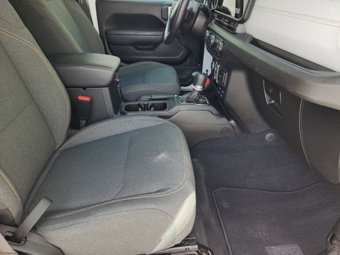 Used 2025 Jeep Gladiator Sport AWD/4WD image 16