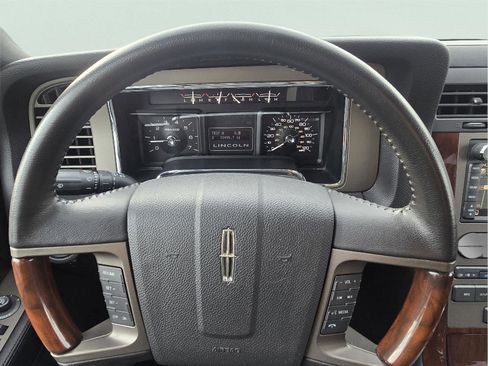 Used 2012 Lincoln Navigator 4WD image 21