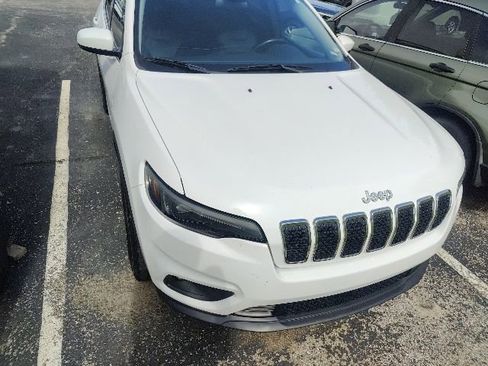 Used 2019 Jeep Cherokee Latitude Plus AWD/4WD image 17