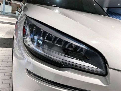 Used 2023 Lincoln Aviator AWD w/ Premium Package image 15