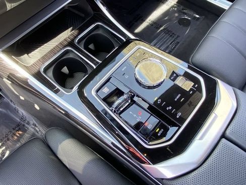 Used 2025 BMW 740i w/ Premium Package RWD image 22