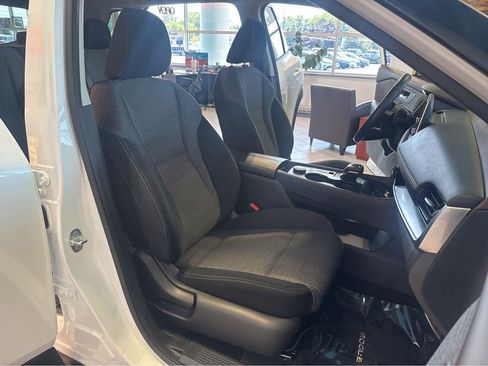 Used 2021 Nissan Rogue SV AWD/4WD image 29