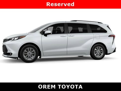 New 2026 Toyota Sienna XLE image 3