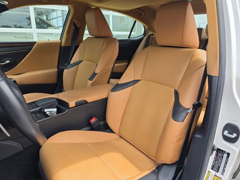 Used 2022 Lexus ES 250 w/ Premium Package AWD/4WD image 6