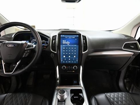 Used 2024 Ford Edge Titanium image 2