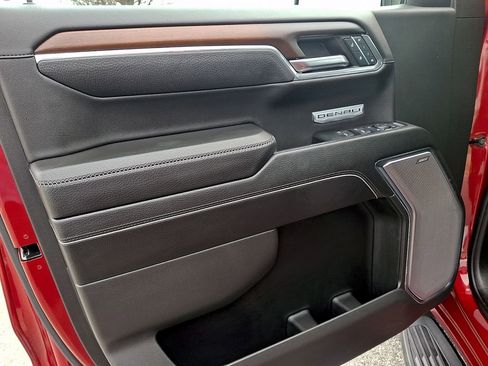 Used 2024 GMC Sierra 1500 Denali w/ Technology Package image 12