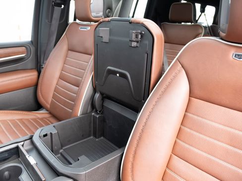 Used 2024 GMC Yukon XL Denali Ultimate AWD/4WD image 8