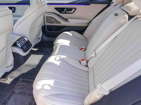 Certified 2022 Mercedes-Benz S 500 4MATIC image 19