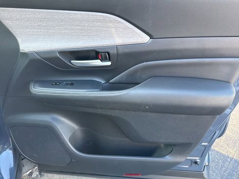 Used 2024 Toyota Grand Highlander Limited image 19