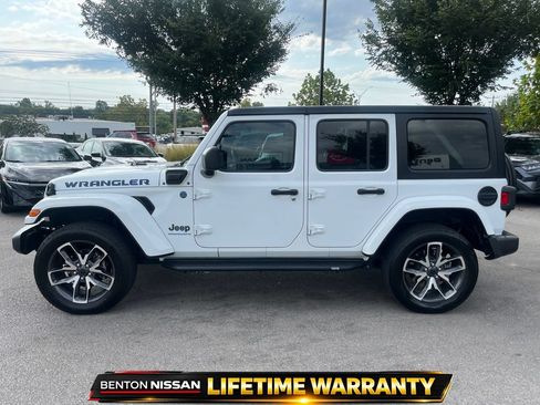 Used 2024 Jeep Wrangler Unlimited w/ Convenience Group AWD/4WD image 5