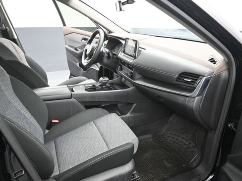 Used 2023 Nissan Rogue SV image 16