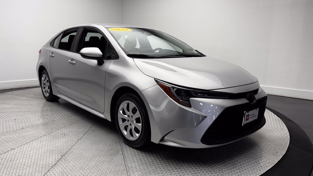 Used 2024 Toyota Corolla LE FWD image 38