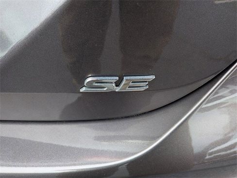 Used 2023 Toyota Camry SE image 12