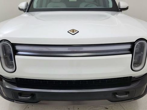Used 2025 Rivian R1S Premium AWD/4WD image 8