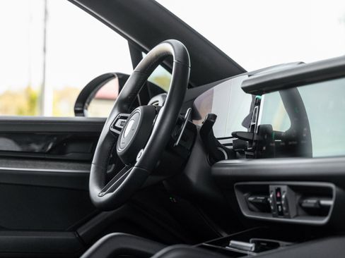 Used 2024 Porsche Cayenne Turbo image 47