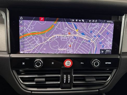 Certified 2026 Porsche Macan AWD/4WD image 16