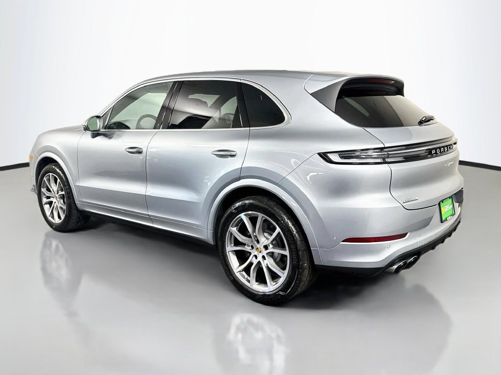 Used 2024 Porsche Cayenne w/ Premium Package Plus (PFM) AWD/4WD image 7