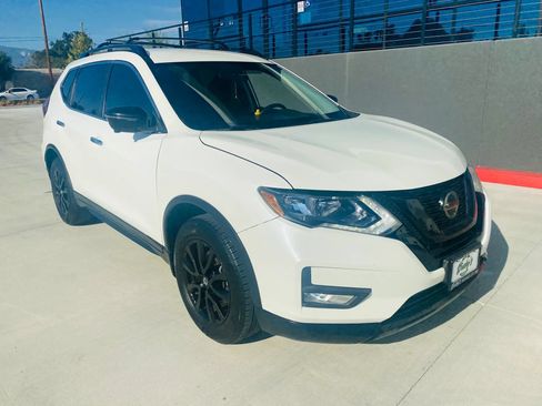 Used 2018 Nissan Rogue SV w/ Premium Package FWD image 2