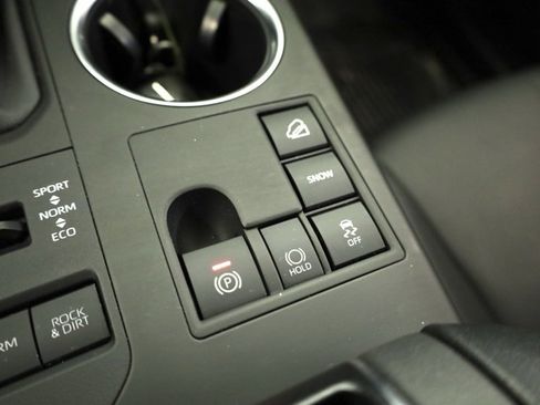 Certified 2023 Toyota Highlander XLE image 23