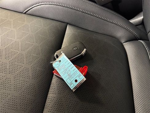 Certified 2024 Kia Seltos SX w/ SX Sunroof Package image 32