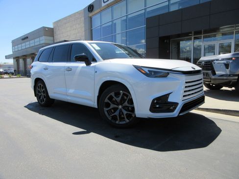 New 2026 Lexus TX 500h AWD image 14