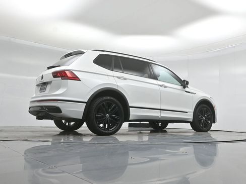 Used 2022 Volkswagen Tiguan SE R-Line FWD image 47