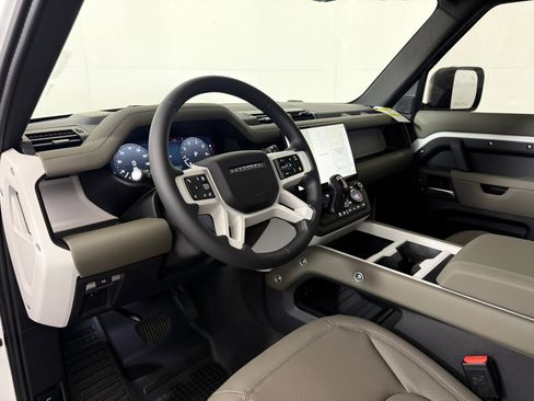 New 2026 Land Rover Defender 110 X-Dynamic SE AWD/4WD image 4