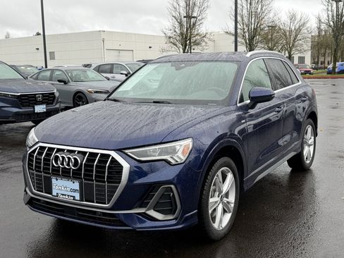 Used 2021 Audi Q3 2.0T Premium Plus w/ Premium Plus Package image 4