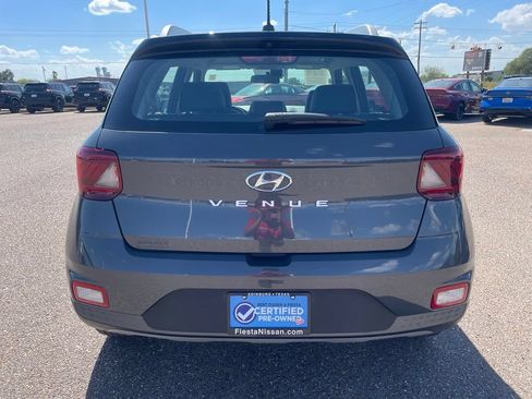 Used 2024 Hyundai Venue Limited FWD image 6