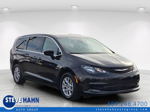Used 2023 Chrysler Voyager LX FWD image 1
