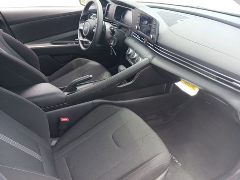 Used 2025 Hyundai Elantra SE FWD image 15