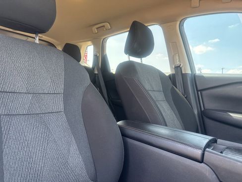 Used 2024 Nissan Rogue SV FWD image 29