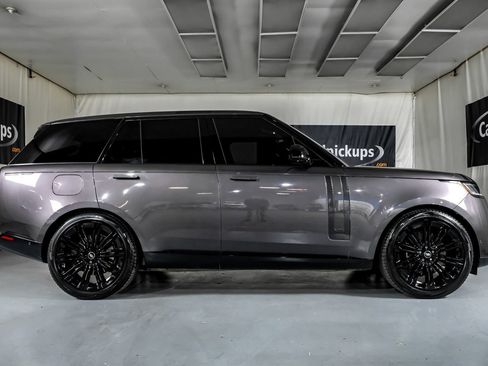 Used 2024 Land Rover Range Rover SE AWD/4WD image 5