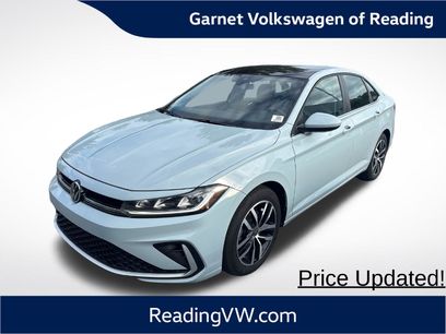 Used 2025 Volkswagen Jetta SE w/ Sunroof Package