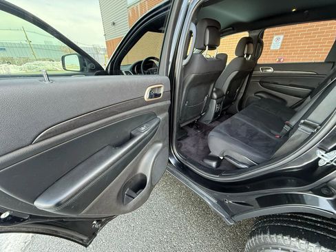 Used 2017 Jeep Grand Cherokee Laredo w/ Quick Order Package 23E image 22