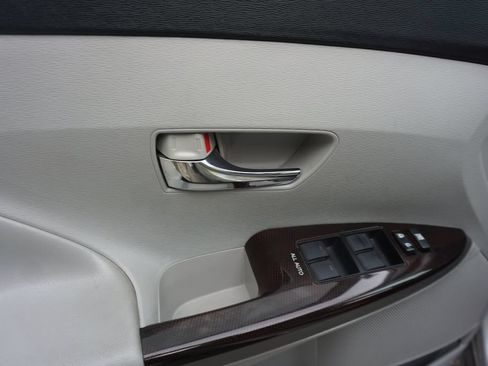 Used 2010 Toyota Venza FWD image 3