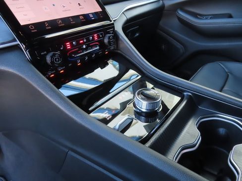 New 2025 Jeep Grand Cherokee Limited w/ Luxury Tech Group II image 6