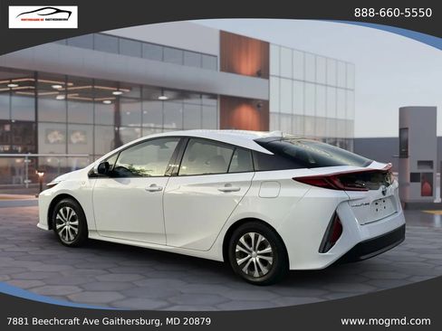 Used 2018 Toyota Prius Prime Plus w/ Carpet Mat Package FWD image 11