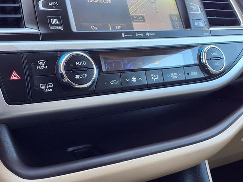 Used 2019 Toyota Highlander Limited image 15