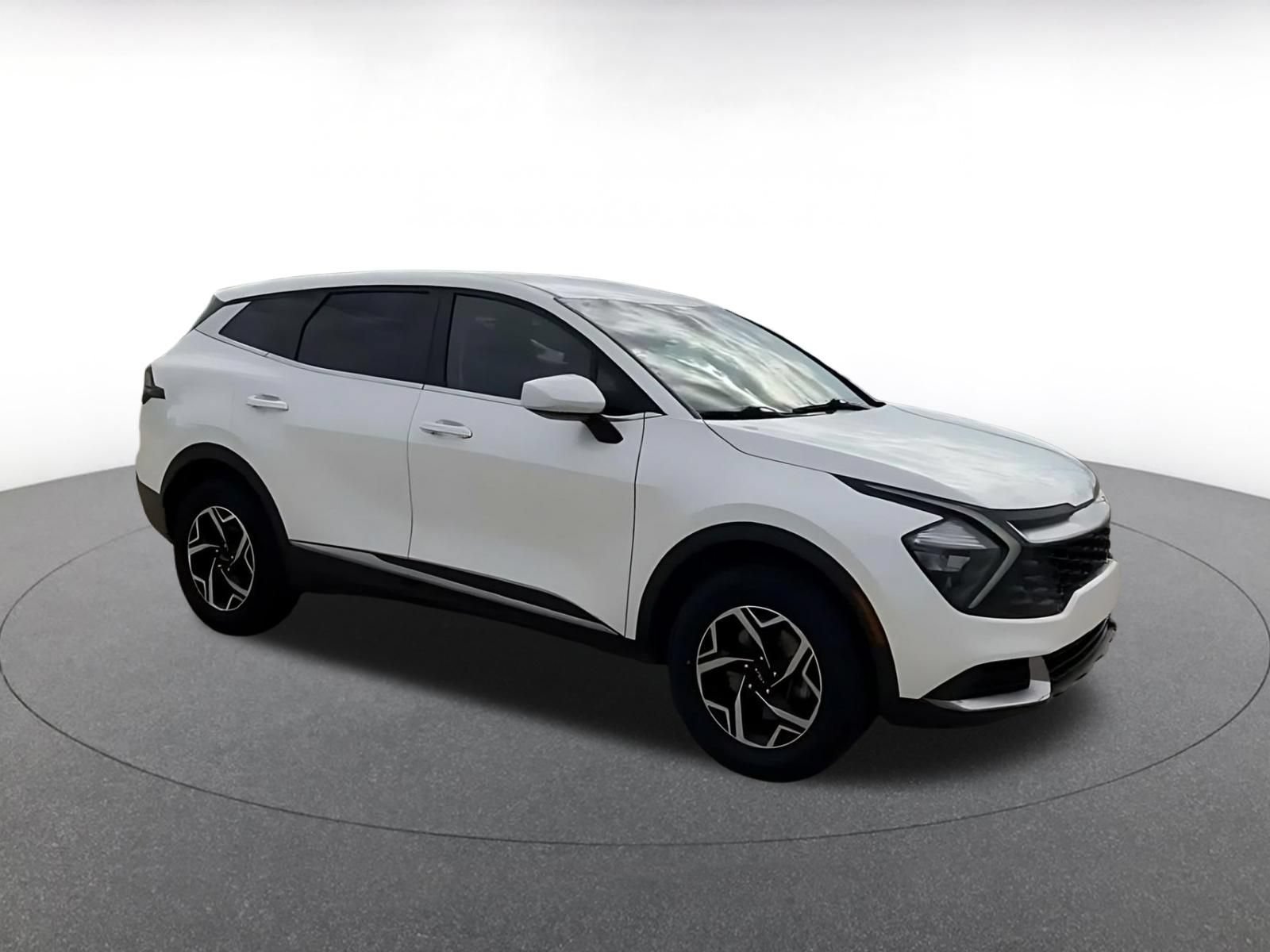 Used 2023 Kia Sportage LX AWD/4WD image 2