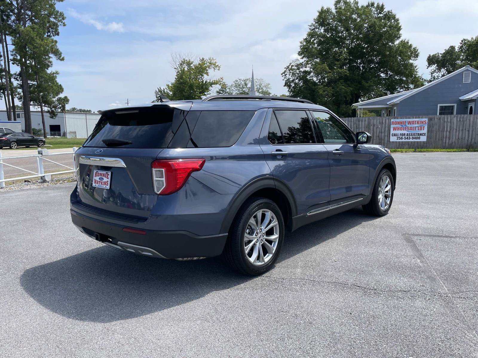 Used 2021 Ford Explorer XLT w/ Equipment Group 202A RWD image 4