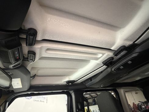 Used 2025 Jeep Wrangler Unlimited Sahara w/ Safety Group AWD/4WD image 5