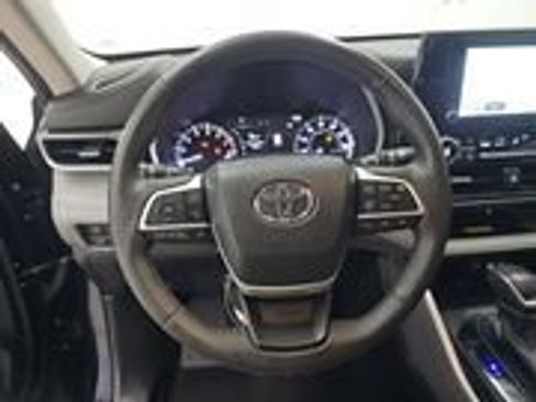 Certified 2024 Toyota Highlander XLE AWD/4WD image 10