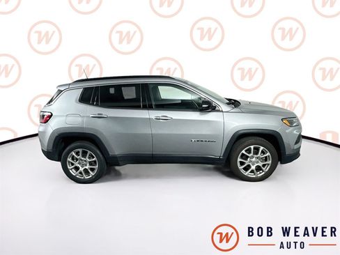 Used 2022 Jeep Compass Latitude AWD/4WD image 9