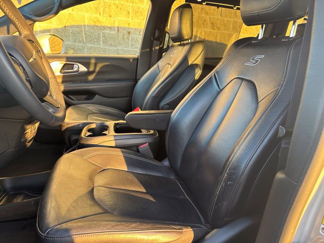 Used 2022 Chrysler Pacifica Touring-L w/ S Appearance Package FWD image 18